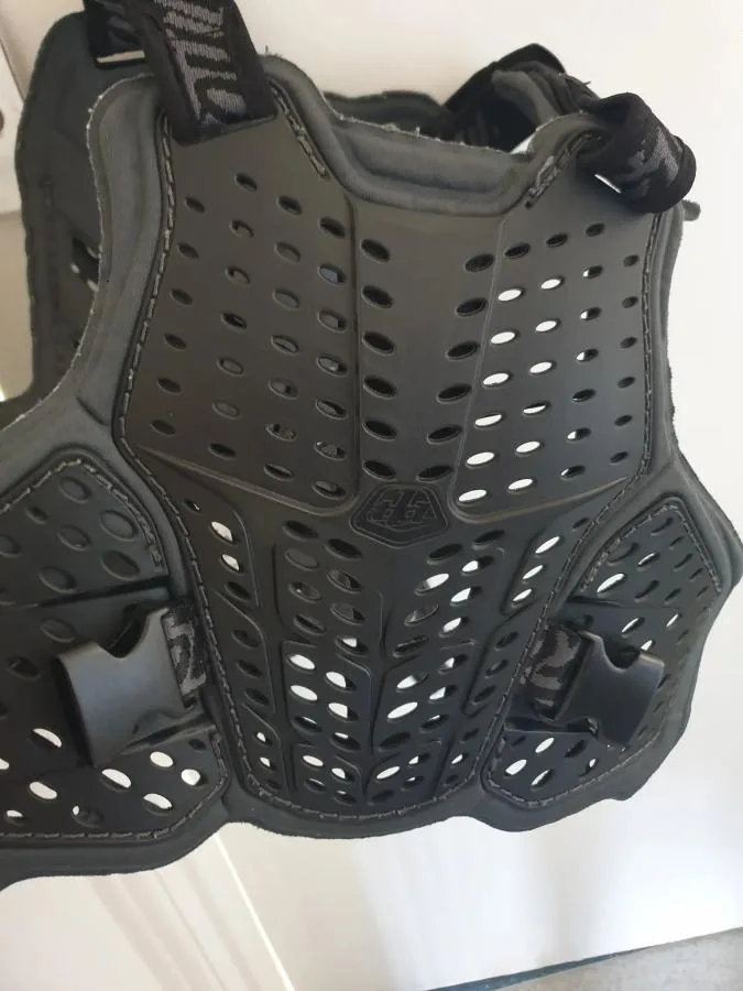 Захист тіла TLD ROCKFIGHT CHEST PROTECTOR - СпортЦех СпортЦех - Захист тіла TLD ROCKFIGHT CHEST PROTECTOR - СпортЦех
