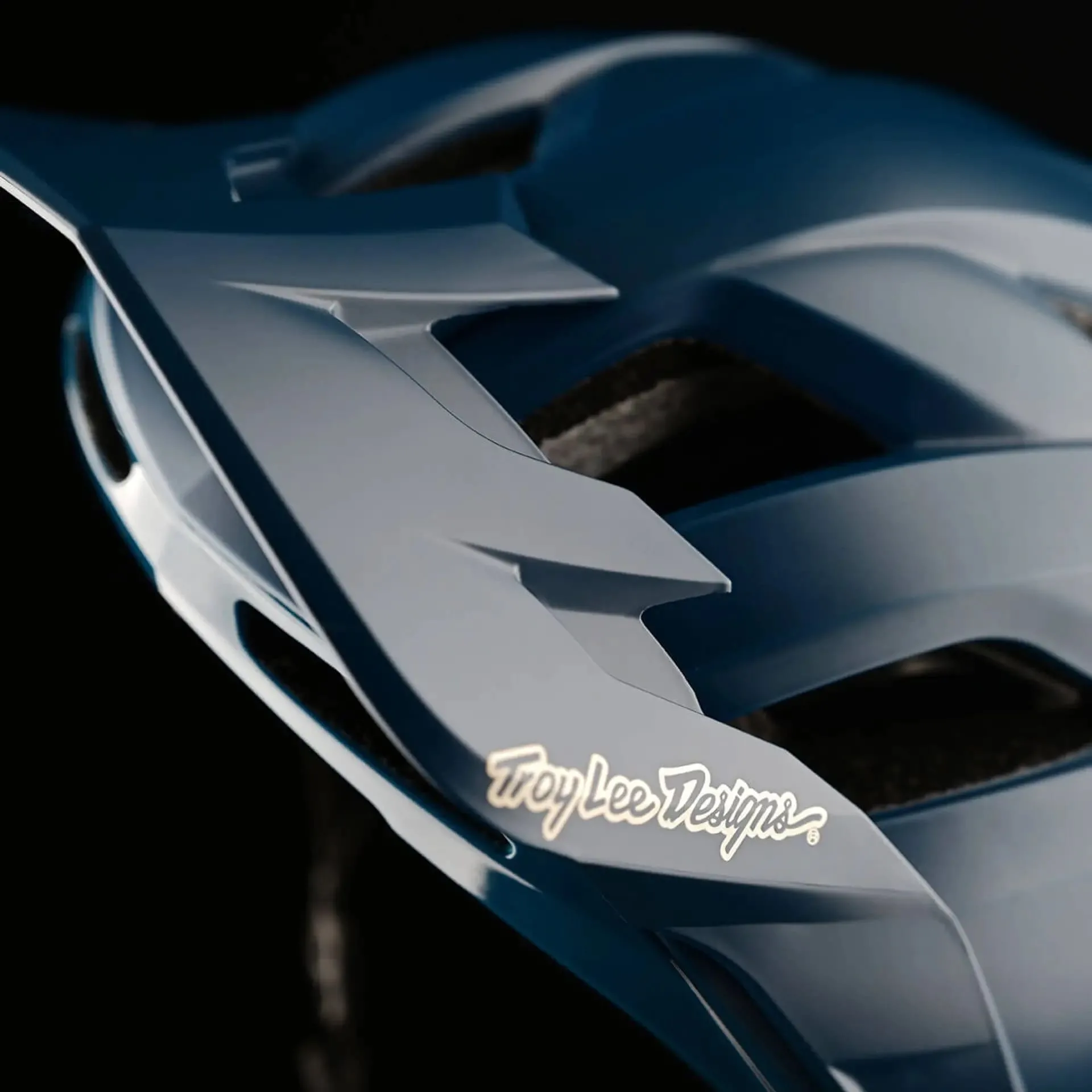 Вело шолом TLD Flowline SE HELMET Stealth - СпортЦех СпортЦех - Вело шолом TLD Flowline SE HELMET Stealth - СпортЦех