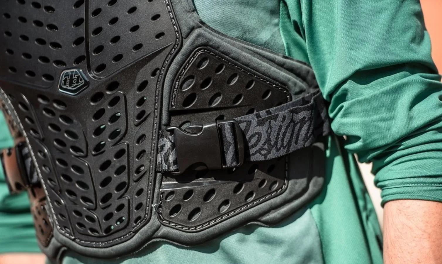 Захист тіла TLD ROCKFIGHT CE FLEX CHEST PROTECTOR - СпортЦех СпортЦех - Захист тіла TLD ROCKFIGHT CE FLEX CHEST PROTECTOR - СпортЦех