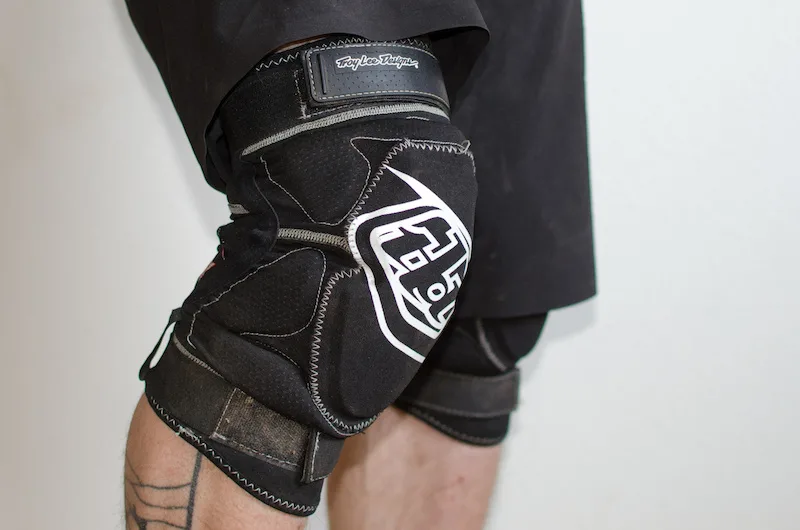 Наколінники TLD T-BONE Knee Guard - СпортЦех СпортЦех - Наколінники TLD T-BONE Knee Guard - СпортЦех